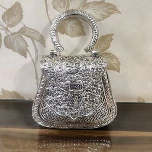 Sac de rangement sculpté en métal, pochette traditionnelle gaufrée, sac de soirée sculpté en laiton finition argentée, sac à main pour mariée et fête de mariage - Product Image 6