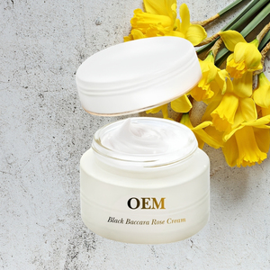 Crème visage professionnelle Salon Rosa Hybrid Flower Extract pour une hydratation intense, un effet raffermissant, un éclaircissement et un soin des taches brunes - Product Image 1
