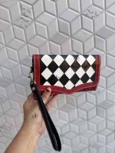 Cartera de Mano de Cuero con Grabado a Mano, Diseño a Cuadros Blanco y Negro, Multiusos para Mujer, Nueva Llegada 2026 - Product Image 2