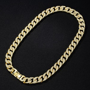 Collar de Eslabones Cubanos con Diamantes de Moissanita de Diseño Único para Uso Diario, Fiestas y Regalos, Disponible para la Venta - Product Image 1