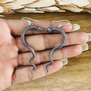 Pendientes Colgantes de Serpiente Góticos con Diseño Punk 2026, Joyería Boho de Latón para Mujer, Acabado Plateado Oxidado, con Forma de Animal, Venta al por Mayor/OEM - Product Image 4