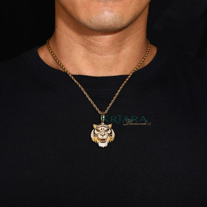 จี้หัวเสือสำหรับผู้ชาย เงินแท้ 925 ชุบโรเดียม/ทอง/ทอง 14K ประดับเพชรโมอิสซาไนต์ทรงกลมเจียระไนแบบเหลี่ยม ทรงฮิปฮอป เหมาะสำหรับใส่ทุกวัน - Product Image 3
