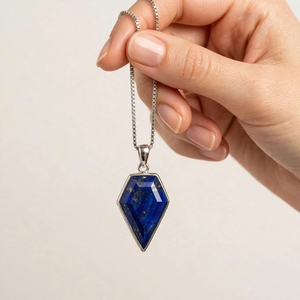 Collier pendentif en pierre précieuse naturelle Lapis Lazuli, plaqué laiton, argent, or, or rose, avec chaîne câble, cadeau, fournisseur en gros personnalisé - Product Image 2