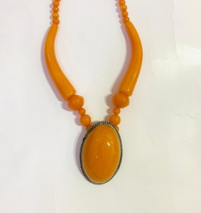 Collar Clásico Multicolor de Resina para Mujer, Materiales de Resina Únicos que Reflejan la Belleza de la Naturaleza, Estilo Moderno - Product Image 5