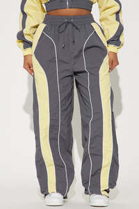 Pantalones deportivos ligeros de tejido OEM para hombre, con paneles grises, estilo casual, proveedor al por mayor de pantalones para hombre - Product Image 2