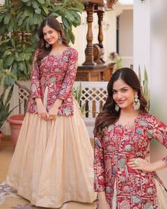 Lehenga Choli traditionnel pour femmes avec Kurti long brodé - Product Image 1