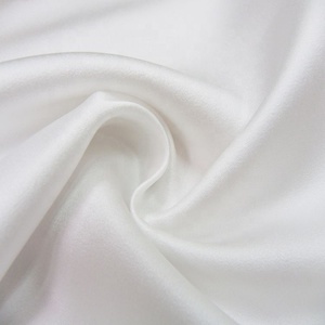 Tissu satiné blanc ivoire LCL275 Taïwan 100 % polyester, poids moyen, tissé, pour robes de mariée, vêtements de mariage et accessoires pour filles - Product Image 2