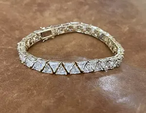 Bracelet tennis Tishya en moissanite taille trillon, plaqué or jaune 925 sur argent sterling, style vintage, bijoux pour homme - Product Image 5