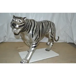 Sculpture ronde en métal plaqué or contemporaine de qualité supérieure, décoration artistique d'intérieur, accent de décoration pour la maison, Zahid Exports - Product Image 3