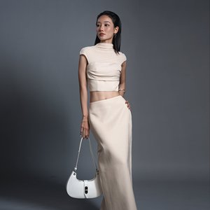 Nouvelle collection de jupes fabricant du Vietnam jupe crayon minimale tissée beige en coton mélangé jupe droite beige minimaliste - Product Image 4