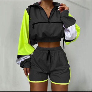 Survêtement coupe-vent personnalisé en pongé avec doublure en maille zippée et impression réfléchissante, idéal pour l'échauffement en salle de sport - Product Image 1