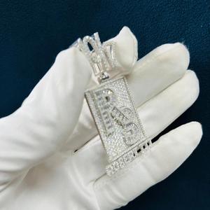 Colgante de Moissanita Hip Hop, Plata de Ley 925, Claridad VVS, Certificado IGI, Letra Rectangular, Completamente Cubierto de Diamantes, Personalizado, Unisex - Product Image 2