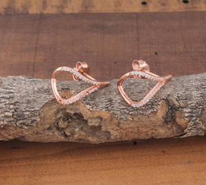 Pendientes de tuerca chapados en oro rosa al por mayor, pequeños pendientes de circonita cúbica chapados en oro rosa, proveedor de joyería hipoalergénica - Product Image 3