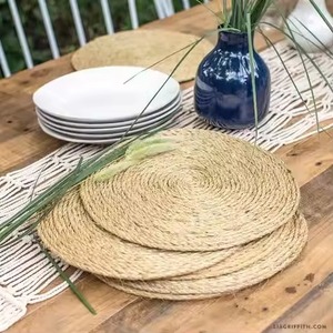 Plato de Servir Redondo de Ratán Hecho a Mano, Ecológico y de Lujo Rústico, para Accesorios Elegantes de Mesa de Comedor para Bodas - Product Image 3