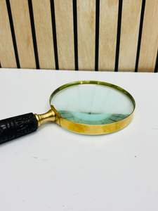 Lupa de 4'' con mango de resina de diseño y acabado en latón antiguo |   Lente de Lectura e Inspección Portátil Vintage - Product Image 2