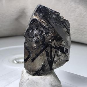 ควอตซ์รูไทล์คริสตัลธรรมชาติ สีดำ มีรูไทล์ในตัว รูปทรงไม่สม่ำเสมอ น้ำหนัก 23 กรัม ตัวอย่างที่ยังไม่ผ่านการปรับแต่ง - Product Image 5