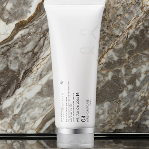 Crème réparatrice premium MUCOTA japonaise pour cheveux abîmés avec huile pour essence - Product Image 1