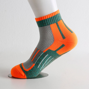 ถุงเท้ากีฬาผู้ชายสำหรับฤดูใบไม้ร่วง ระบายอากาศได้ดี กันลื่น เป็นมิตรกับสิ่งแวดล้อม เหมาะสำหรับกิจกรรมกลางแจ้ง - Product Image 3