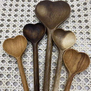 Cuillère en bois sculptée à la main en forme de queue de baleine, disponible pour les fêtes, les mariages, la décoration de table, ustensile de cuisine, cadeau écologique - Product Image 1