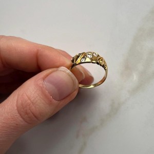 Bague de fiançailles de style victorien à trois pierres en or véritable 14 carats, sertie d'un diamant floral illusion, diamant de laboratoire, cadeau d'anniversaire - Product Image 3
