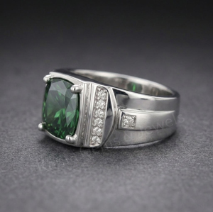 Anillo de hombre de plata de ley 925 con cuarzo verde y detalles de diamantes en pavé, engaste de garras, diseño geométrico clásico, unisex. - Product Image 2