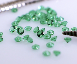 Esmeraldas cultivadas en laboratorio de Zambia, pequeñas, redondas, de corte brillante, gemas sueltas, esmeraldas melee para joyería, de Zambia, de 1 mm a 4 mm. - Product Image 1