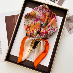 1 pièce Foulard carré 70*70cm pour femme, de luxe, bandana, châle de tête, foulard pour cheveux, écharpe de cou, hijab, mode printemps-été - Product Image 3