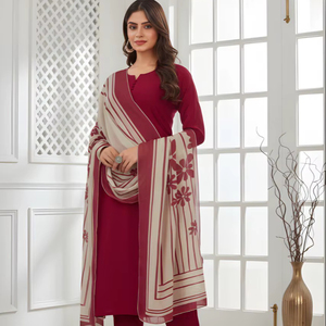 Conjunto de Kurta y Pantalón Recto de Seda Romana Color Granate con Dupatta de Algodón con Estampado Digital, Cuello Redondo, Largo hasta la Pantorrilla, Traje Étnico para Mujer - Product Image 1