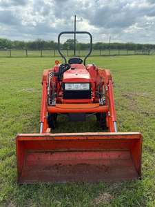 Tractor Kubota L2800 a Precio Económico para Compradores que Buscan una Solución Práctica para Actividades Agrícolas y de Campo - Product Image 3