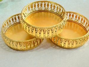 Bandeja Decorativa de Metal para Servir, Diseño Artesanal Hecho a Mano, Color y Logotipo Personalizables, Duradera para Bodas y Celebraciones de Diwali - Product Image 2