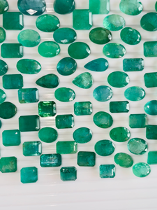 Esmeraldas Naturales de Formas Variadas, Calidad AAA, Certificadas por IGI, Brillo Excelente, Color Verde, Pulido Perfecto, Precio Económico - Product Image 4