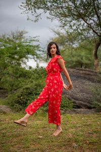 Vestido de Verano Casual de Longitud Midi con Estampado Floral Rojo, de un Solo Hombro, con Cinturón, Ajuste Holgado, Tejido, Elegante y Hermoso para Mujer - Product Image 5