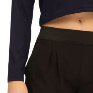 Camiseta Corta Negra de Manga Larga para Mujer, Cuello Redondo, Corte Ajustado, Informal, Elástica, Largo a la Cintura, Prenda Básica para Uso Diario - Product Image 3