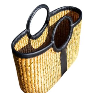 The Woven Getaway - Bolso grande tejido a mano de jacinto de agua con ribete de cuero - Product Image 2