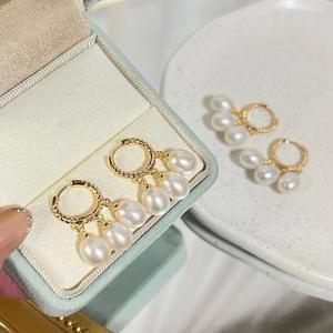 ต่างหูมุกน้ำจืดทรงวีสุดหรู ดีไซน์เรียบง่าย ระดับไฮเอนด์ เครื่องประดับเงินแท้ S925 - Product Image 2