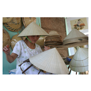 Chapeau conique en bambou fait main, style rustique traditionnel - Product Image 1