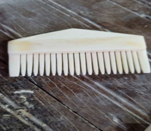 Peigne à cheveux artisanal en os de chameau, matériau en os de buffle, style antique, motif naturel, accessoire de coiffure écologique en bois - Product Image 1
