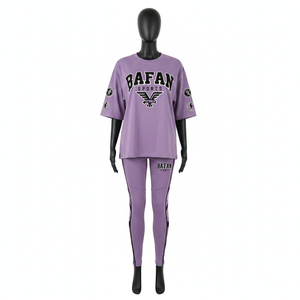 Ensemble de fitness personnalisé avec t-shirt en coton premium 300 GSM, leggings 260 GSM et panneaux PVC réfléchissants irisés - Product Image 6