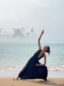 Combinaison longue ample pour femme, col halter, jambe large, sans manches, dos nu, col en V, style bohème fluide pour la plage - Product Image 4