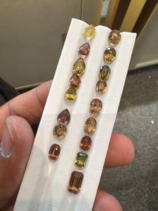 Zircon Naturel Arc-en-ciel Formes Assorties 23.90CT 17 Pièces Facettées Certifiées par un tiers Vente en Gros pour Fabricants de Bijoux et Collectionneurs - Product Image 2