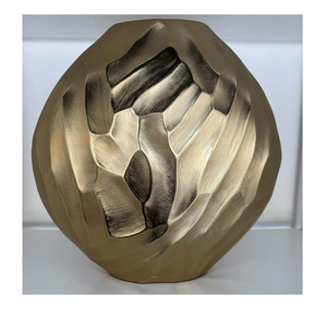 Jarrón de Metal para Mesa con Diseño Acabado en Dorado, Perfecto para Decoración Elegante del Hogar y Comedor - Product Image 3