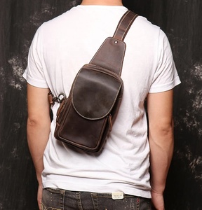 Bolso Bandolera Unisex de Moda Vintage Personalizable al por Mayor, de Cuero Genuino con Cierre, Anti-Robo y Anti-Bacteriano - Product Image 6
