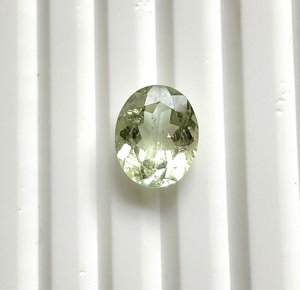 Piedra de corte ovalado facetado de turmalina verde de 3,50 quilates, calidad superior para la fabricación de joyas finas, piedras preciosas naturales - Product Image 1