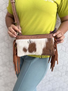 Bolso de Mano de Cuero con Flecos y Grabado de Diseño Único, Bolso Elegante de Color Marrón, Bolso Cruzado para Mujer - Product Image 3