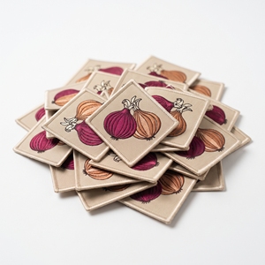 Badge en forme d'œil de bœuf rouge et jaune, personnalisé, en gros, avec bordure beige en sergé assortie, à thermocoller - Product Image 1