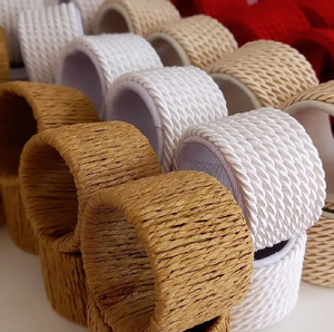 Cordons en papier raphia texturé enveloppés d'un anneau métallique, dans des tons neutres, disponibles à prix de gros. - Product Image 1
