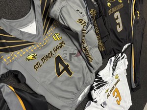 Conjunto de Uniforme de Fútbol Americano Sublimado Personalizado de Primera Calidad - Camiseta, Pantalones, Sudadera con Capucha y Chándal - Product Image 3
