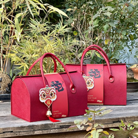 Sac cadeau de luxe haut de gamme en tissu brodé rouge avec pompon en bambou et pelliculage mat – Emballage pour Ramadan, Nouvel An chinois, mariage et fêtes