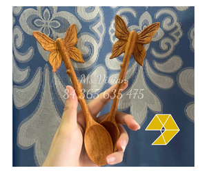 ช้อนกาแฟไม้ลายผีเสื้อ สลักโลโก้ตามสั่ง เป็นมิตรกับสิ่งแวดล้อม ดีไซน์แบบเอเชียเซน ด้ามไม้สีแดง ผลิตในเวียดนาม ความจุ 15 มล. - Product Image 1