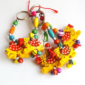 Porte-clés en bois artisanal, assortiment de porte-clés en bois colorés pour cadeaux de mariage, cadeaux de fête d'anniversaire, cadeaux de remerciement - Product Image 2
